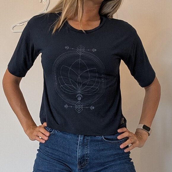 New Balance, graphic tee, navy blue, size small ( estimated) - Picture 3 of 9